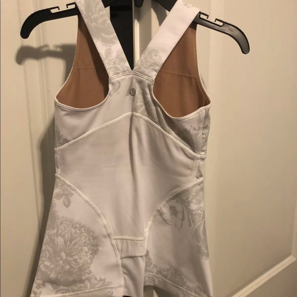 Lululemon workout/yoga sleeveless tank - Picture 2 of 2